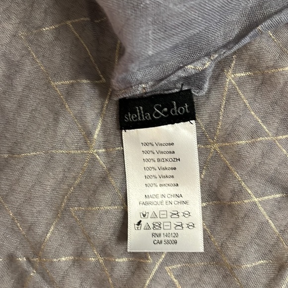 Large scarf / wrap - Picture 3 of 3